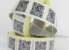 QR Etikett auf Rolle