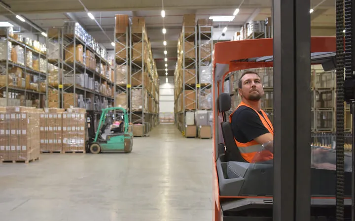 Lagerhaus mit Paletten Lagerhaus mit Paletten