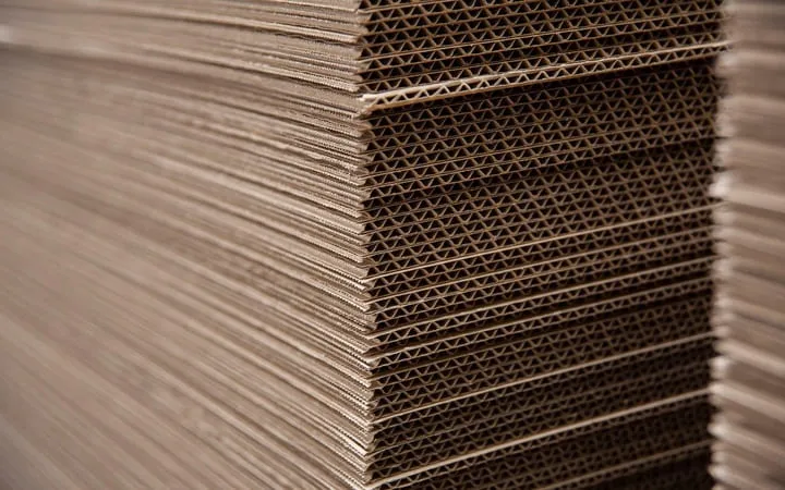 Wellpappe aufeinander gestapelt