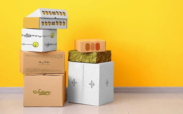 verschiedengroße Kartons aufeinandergestapelt verschiedengroße Kartons aufeinandergestapelt