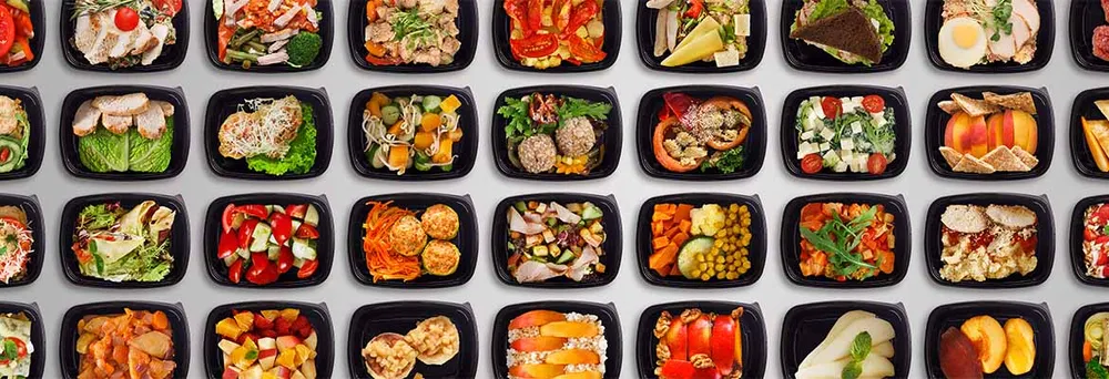 Lebensmittelverpackungen mit verschiedenem Essen