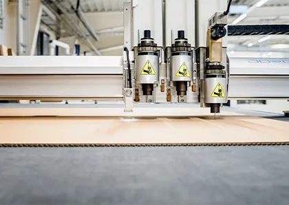 Wellpappe ausstanzen in der Produktion 