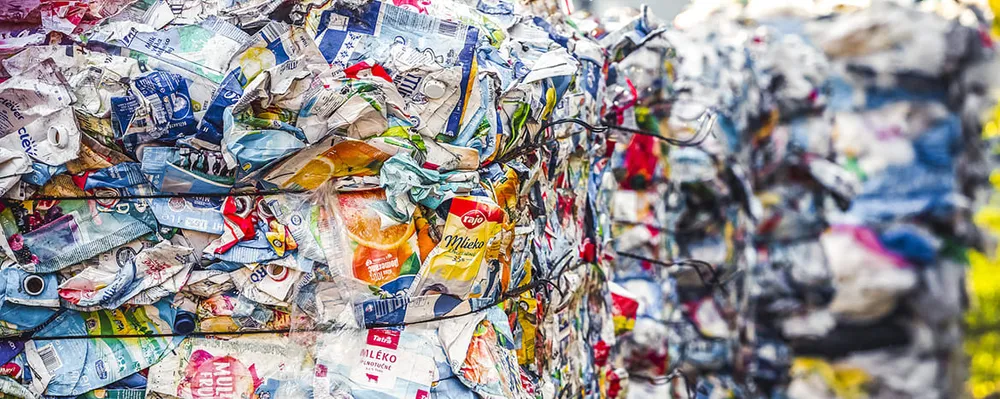 Müllhaufen mit Kunststoff  Müllhaufen mit Kunststoff