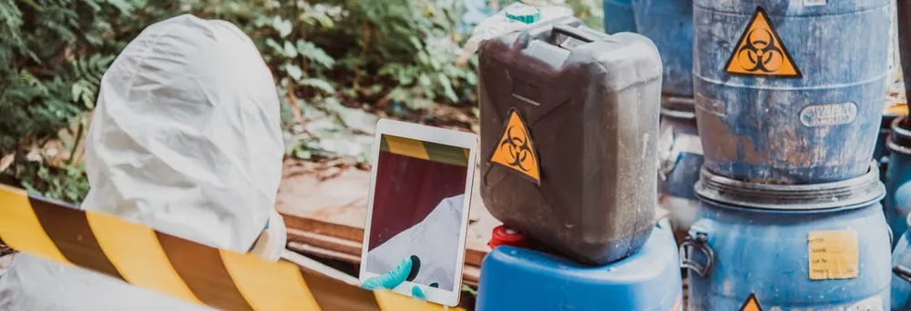 Gefahrenstoff Kennzeichnung auf Kanistern