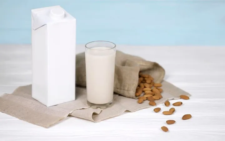 Milch Tetrapak aus Papier Milch Tetrapak aus Papier