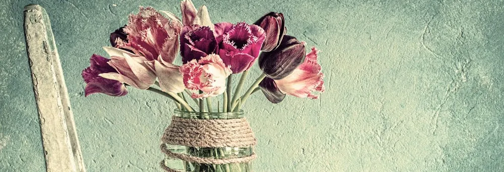 Retro Design einer Vase mit Blumen