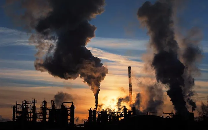 Fabrik mit Umweltabgasen Fabrik mit Umweltabgasen