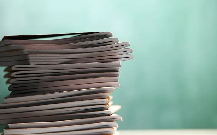 Gestapelte Schulhefte