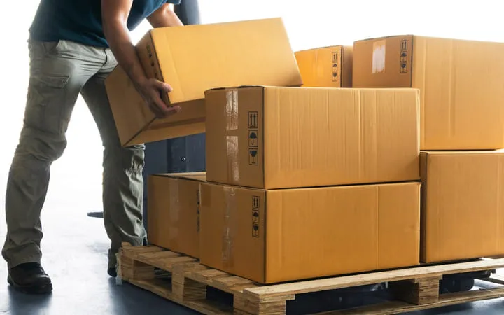 Palettes avec cartons