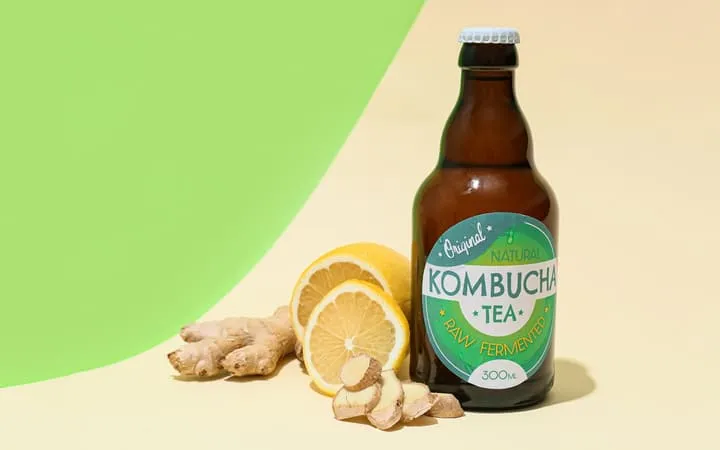 Flasche mit Kombuchatee Etikett 