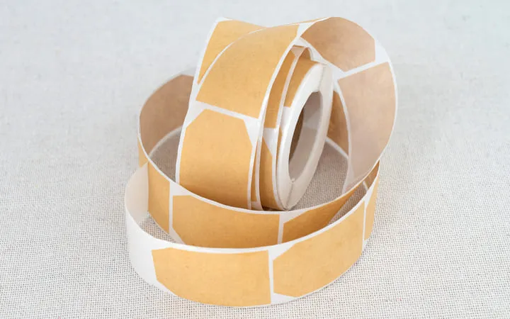 Papieretiketten auf Rolle