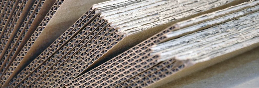 Wellpappe aufeinander gestapelt Wellpappe aufeinander gestapelt