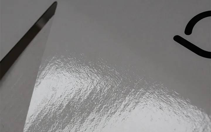 Glanzfolie Versandkartons