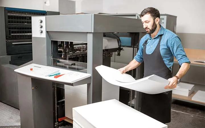 Tipografia che stampa la carta