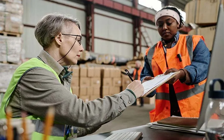 Unterlagen die von Frau unterschrieben werden Unterlagen die von Frau unterschrieben werden