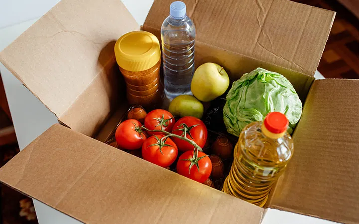 Lebensmittel in Karton verpackt
