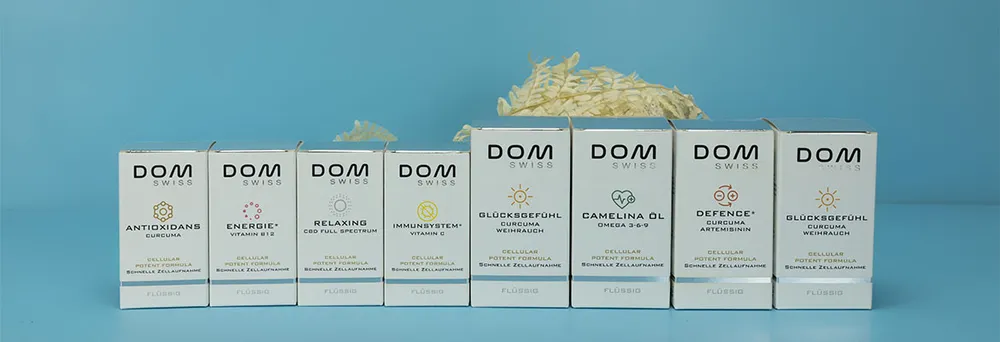 Mehrere weiße Faltschachteln stehen nebeneinander Mehrere weiße Faltschachteln stehen nebeneinander