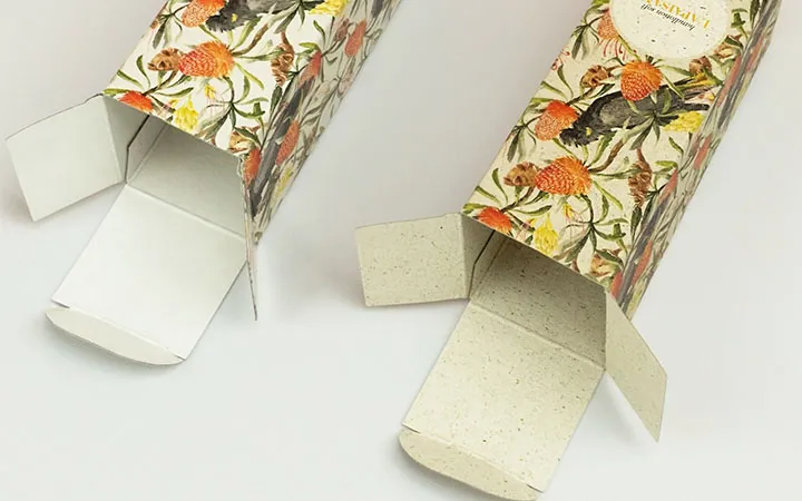 Cartone ricavato dall'erba e cartone riciclato 