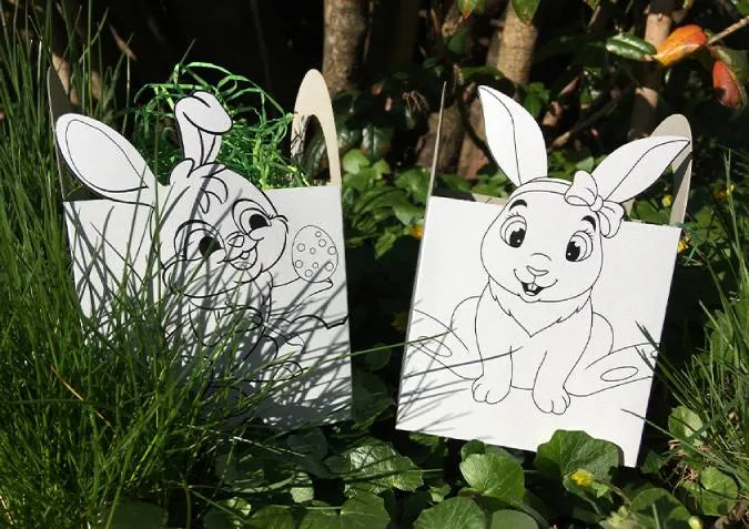 Osterkörbchen im Gras