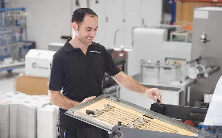 Stanzen und Rillen der Faltschachteln Stanzen und Rillen der Faltschachteln