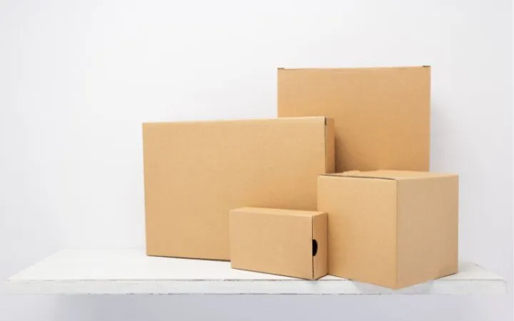 unterschiedliche Kartonarten und -größen