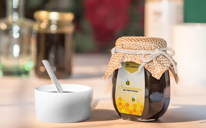 Honigglas mit Honigetikett Honigglas mit Honigetikett