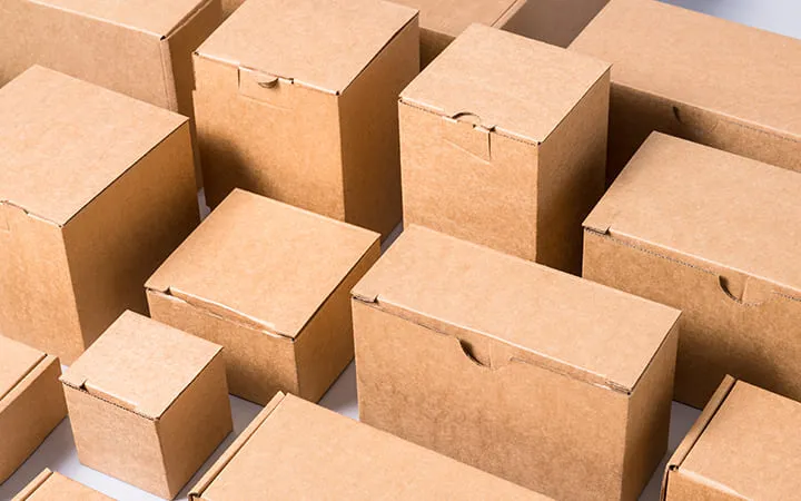 Steckbodenkartons in unterschiedlichen Größen