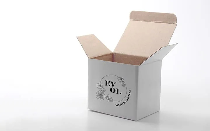 weiße, beduckte Faltschachtel