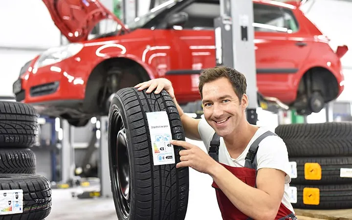 Etichetta in pellicola per le ruote dell'auto