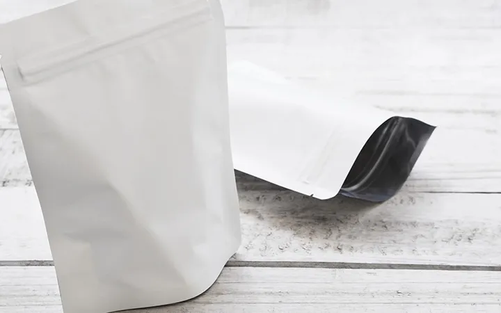 Sachets refermables en blanc  Sachets refermables en blanc