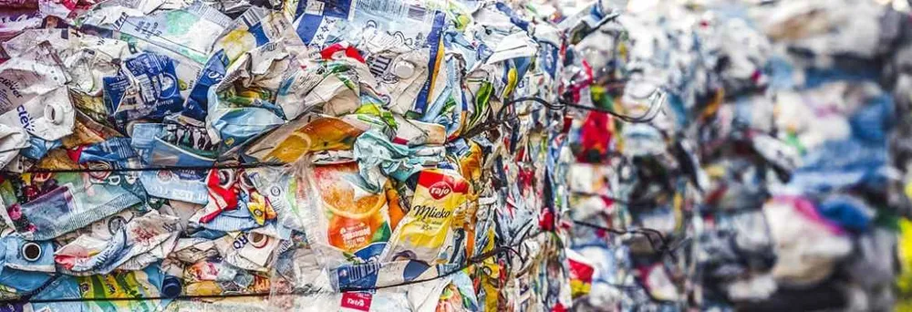 Müllhaufen mit Kunststoff 