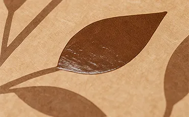 Spot-Lackierung auf Wellpappe