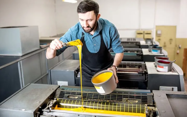 Farbe auf Druckerzeugnisse geben Farbe auf Druckerzeugnisse geben
