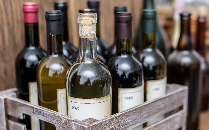 Bottiglie di vino in cassetta