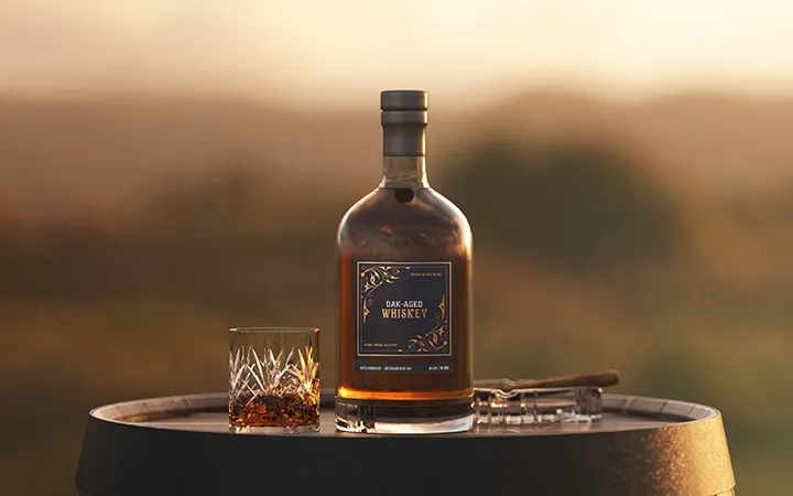 Bottiglia di whisky con etichetta stampata
