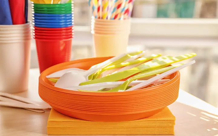 Plastik Besteck und Teller als gesundheitsschädliche Bedarfsgegenstände Plastik Besteck und Teller als gesundheitsschädliche Bedarfsgegenstände